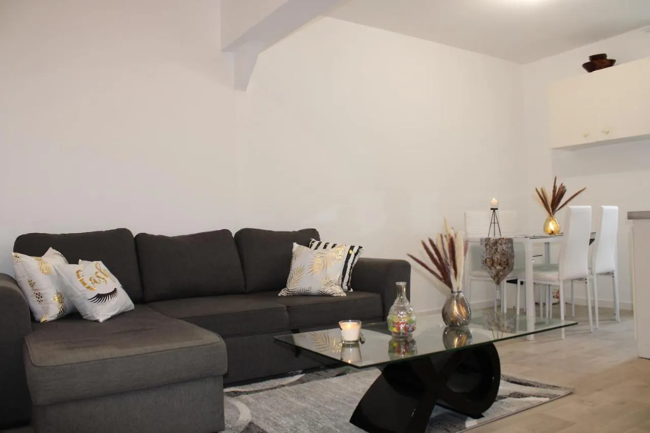 Apartment Appartement T2, Meuble Et Chaleureux; Tout Compris, Juste En Face De La Gare Lorient France